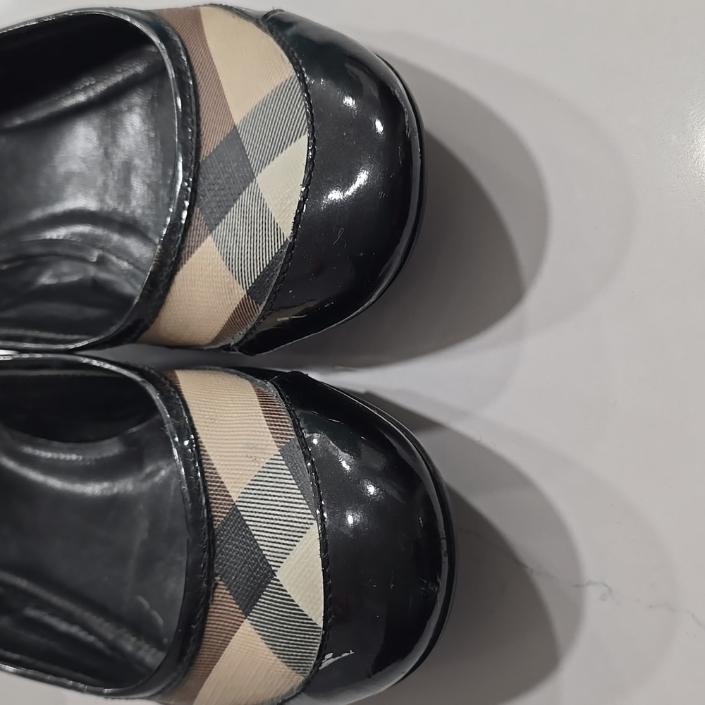 Burberry Signature Plaid Flats Size 40 - Picture 2 of 10